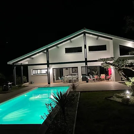 Du Bois De La Fontaine, 4 Etoiles, Avec Grande Piscine Privee Villa *